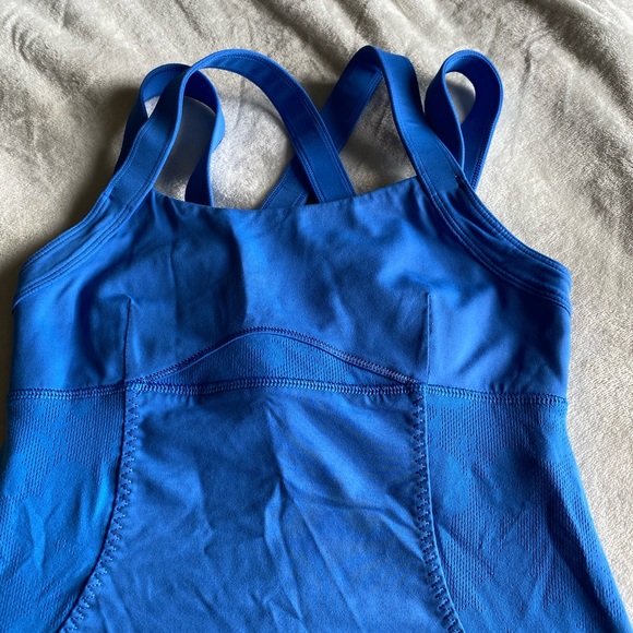 Lululemon tank top with sports bra - Picture 4 of 7